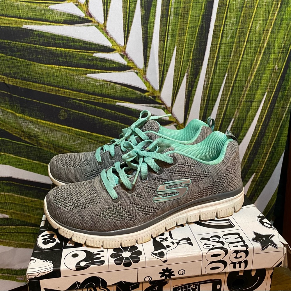 Sketchers Memory Foam Sneakers